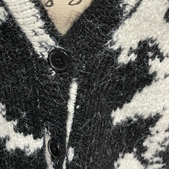 Express Women’s Printed Fuzzy Knit Button Front Tunic Cardigan Black/White XS - Picture 10 of 10